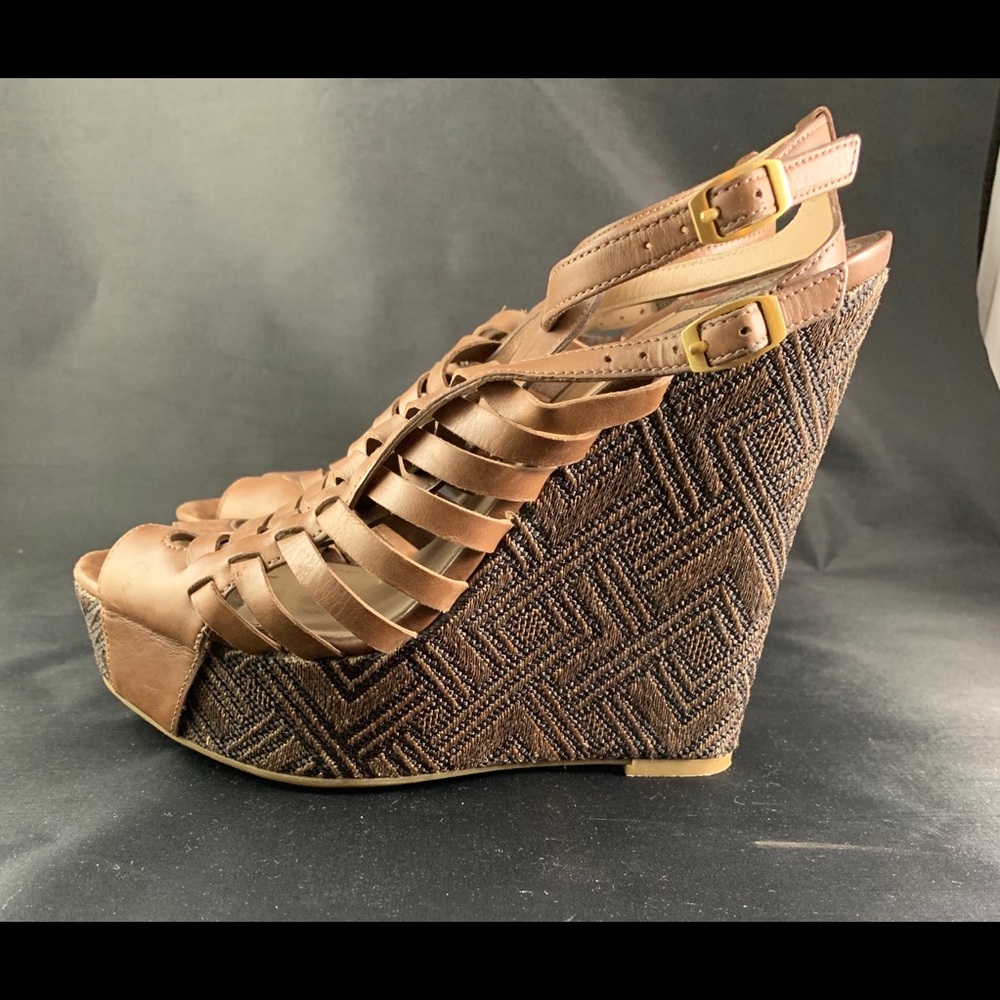 Joan & David Stephy leather sandals. Size 8
